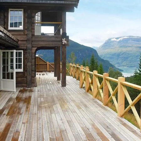 Sleeps 10