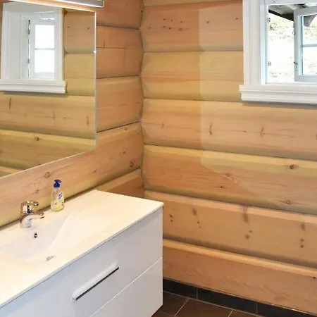 Sleeps 10 *