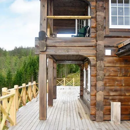 Sleeps 10 *